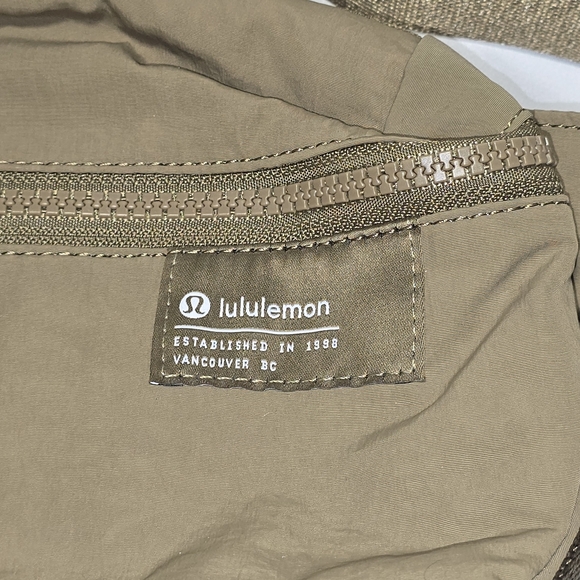 Lululemon Clean Lines Belt Bag Artifact Brand New Without Tags NWOT 2B - Picture 3 of 10